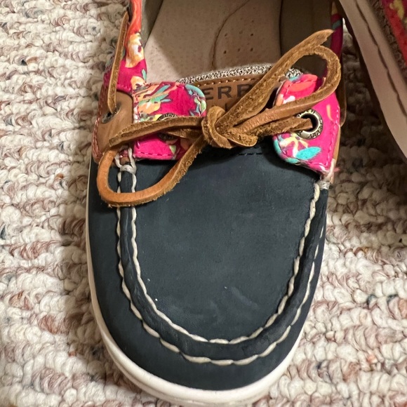 Gently worn Sperry Angelfish Boat Shoes - Picture 2 of 12
